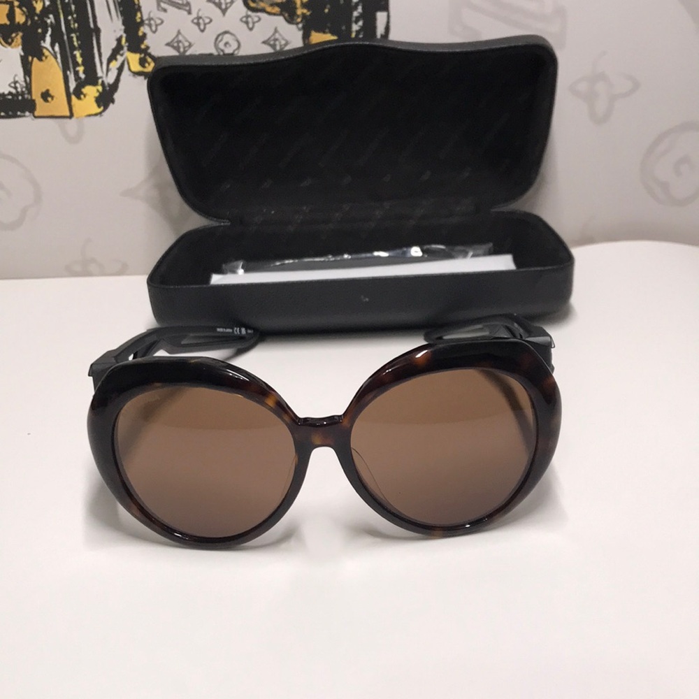 New Authentic Balenciaga Tortoise Shell Sunglasses BB0024SA 001 - Picture 5 of 14